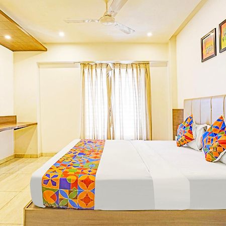 Hotel Skylight Vadodara Eksteriør bilde