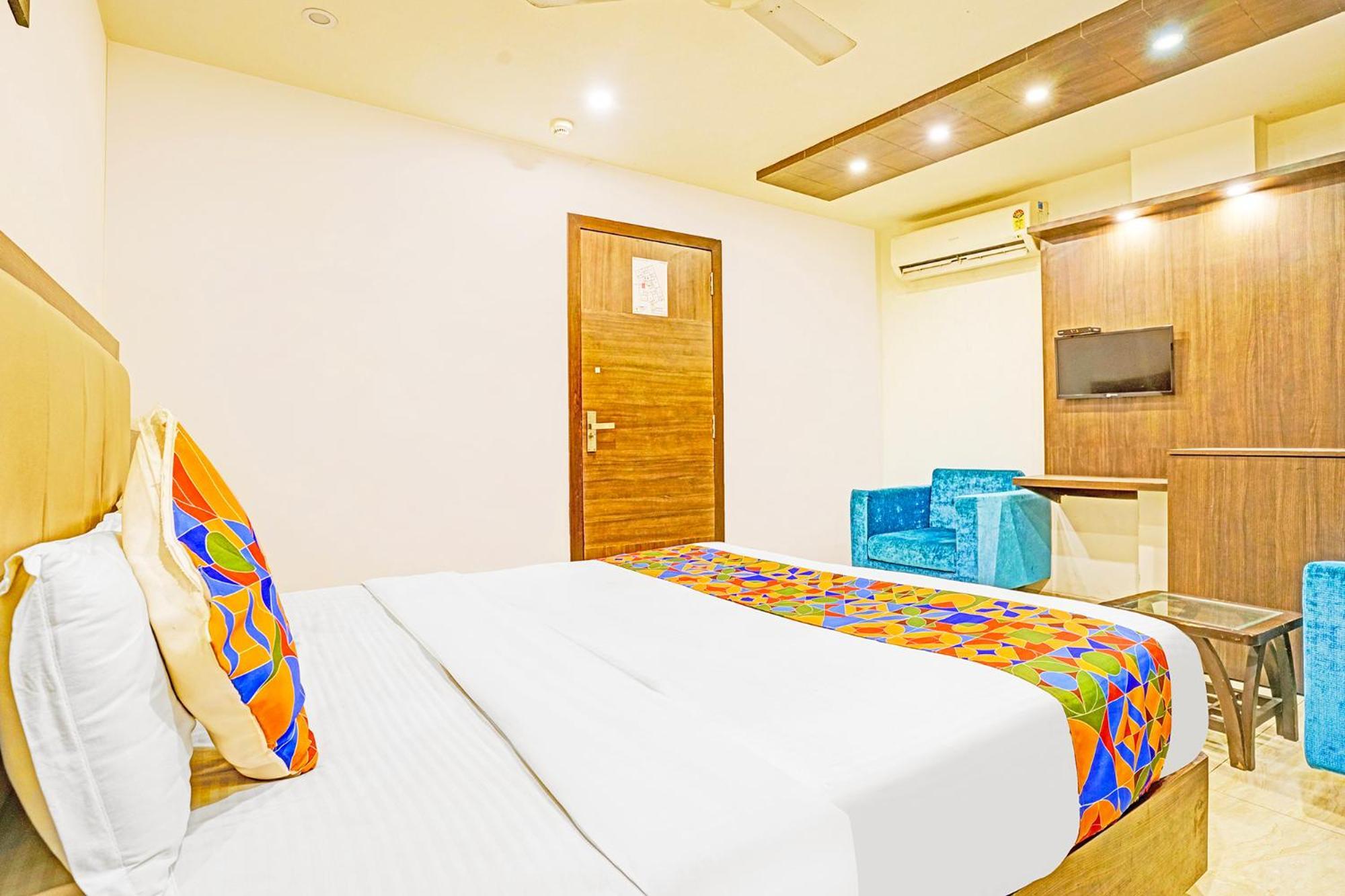 Hotel Skylight Vadodara Eksteriør bilde