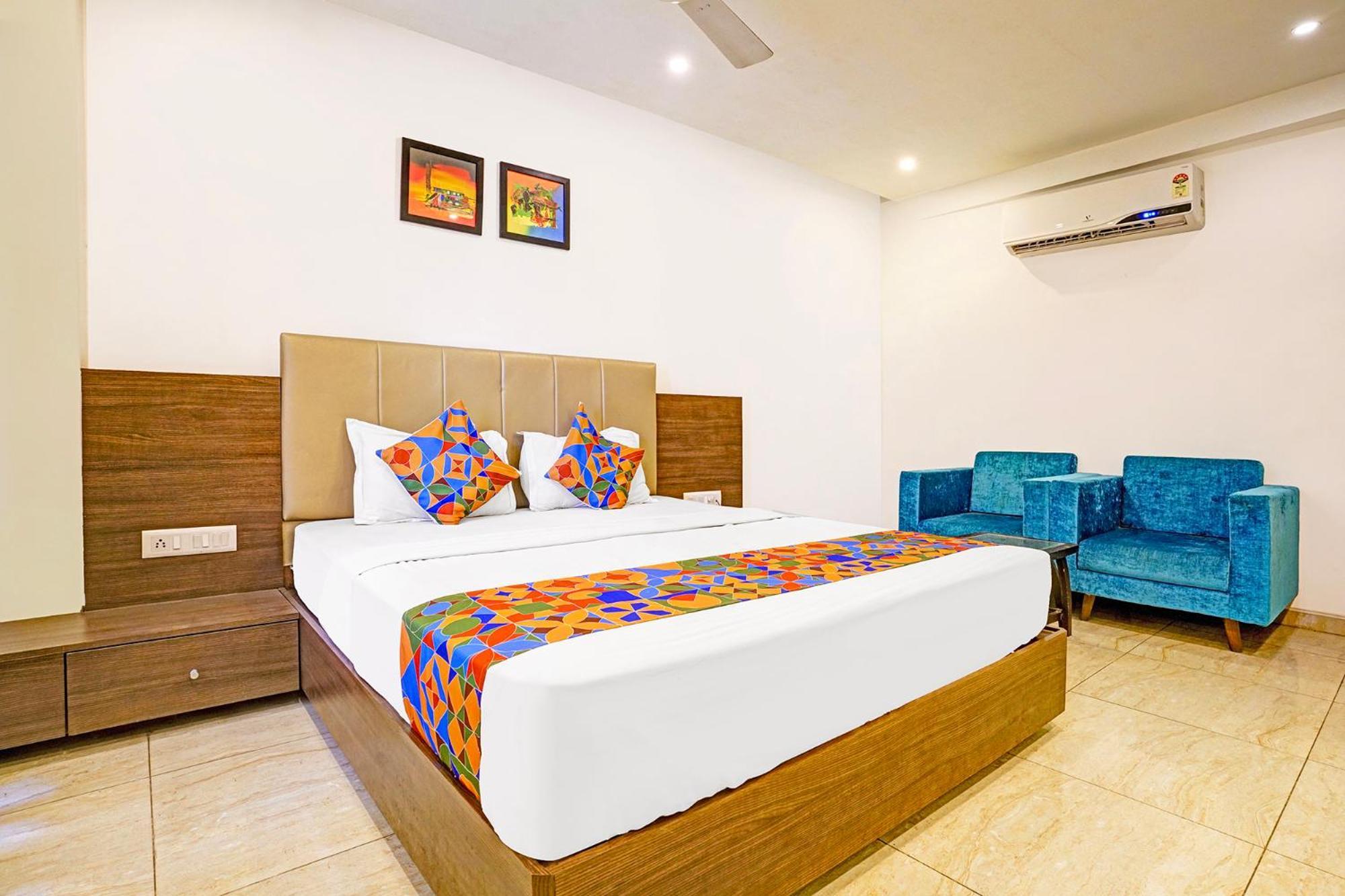 Hotel Skylight Vadodara Eksteriør bilde