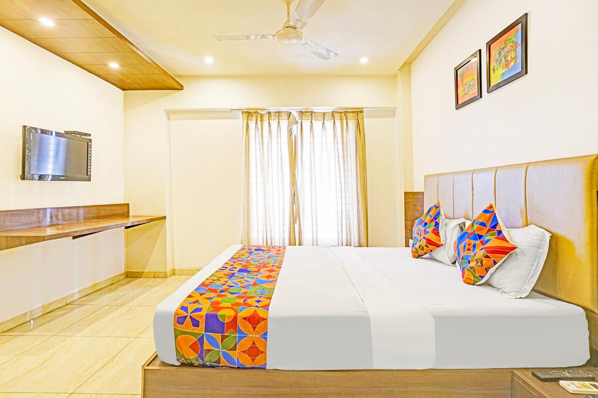 Hotel Skylight Vadodara Eksteriør bilde