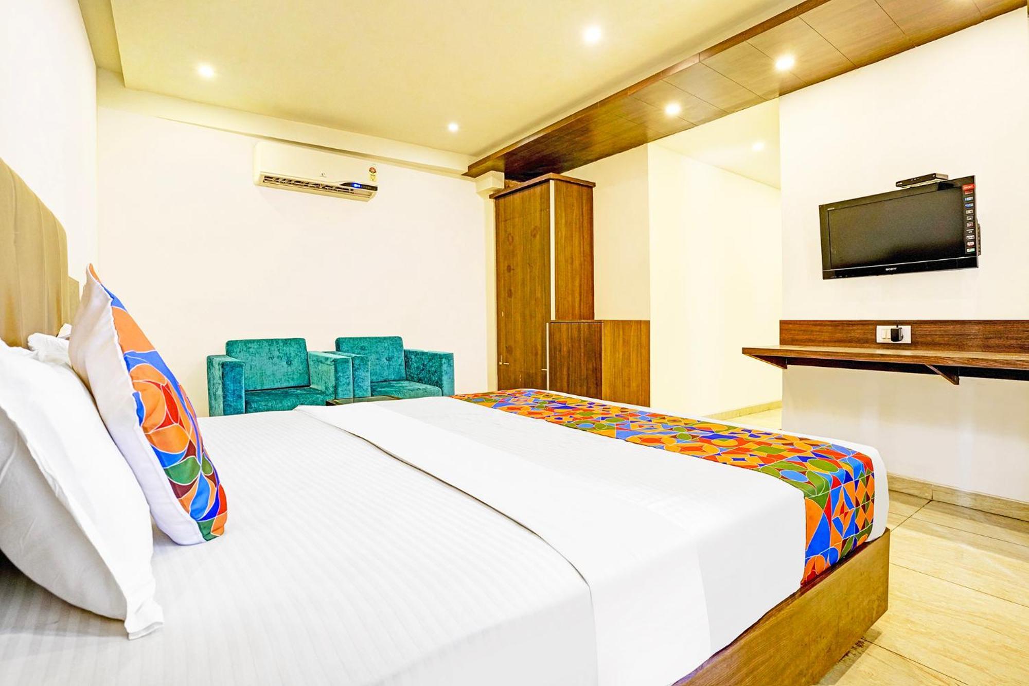 Hotel Skylight Vadodara Eksteriør bilde
