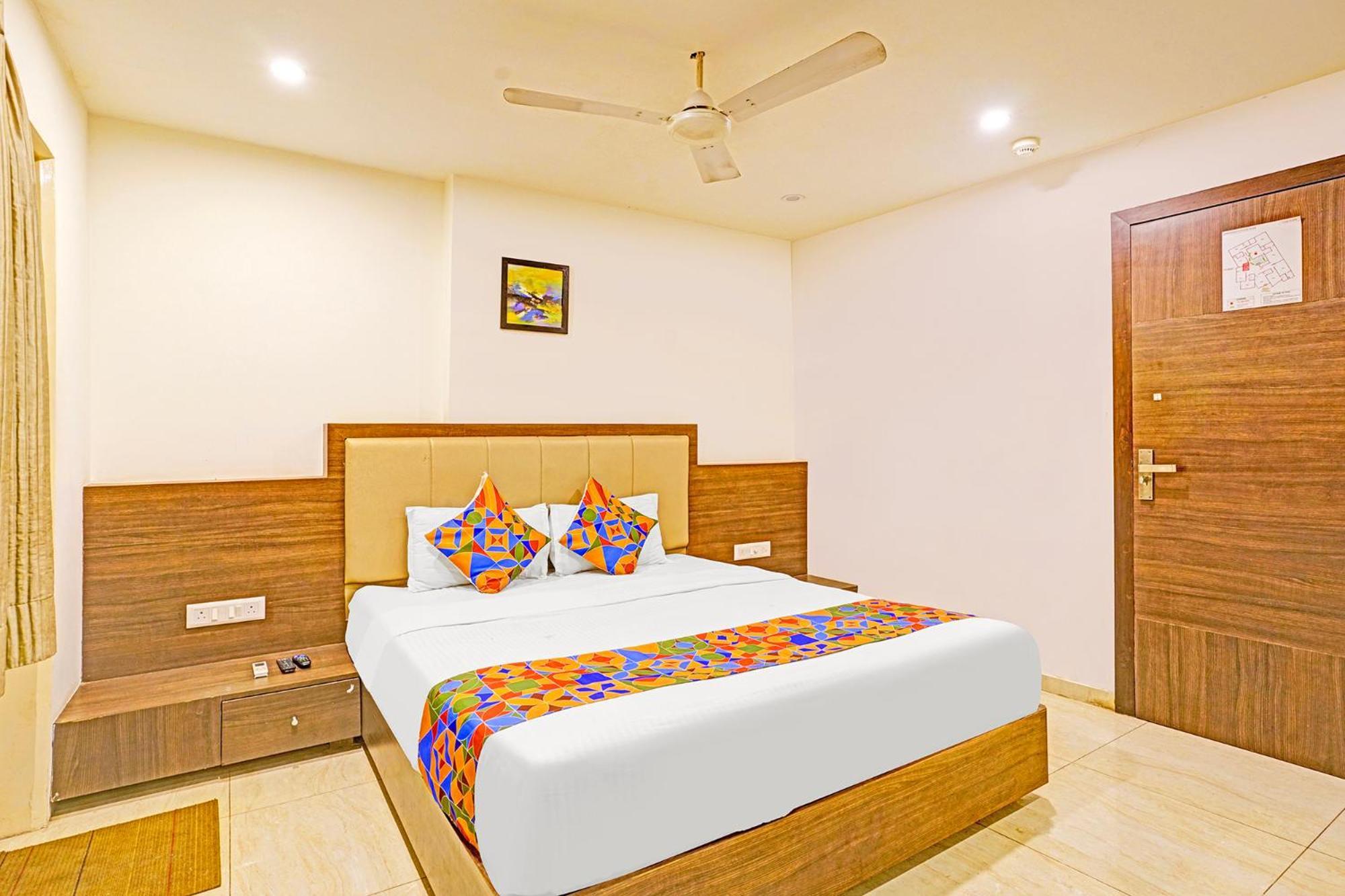 Hotel Skylight Vadodara Eksteriør bilde
