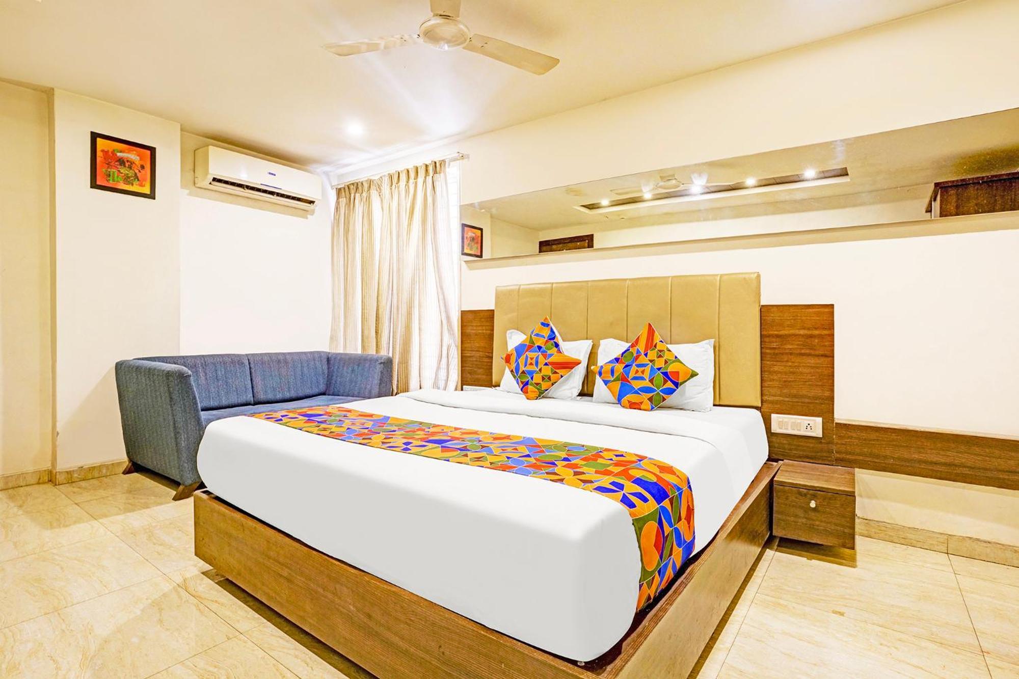 Hotel Skylight Vadodara Eksteriør bilde