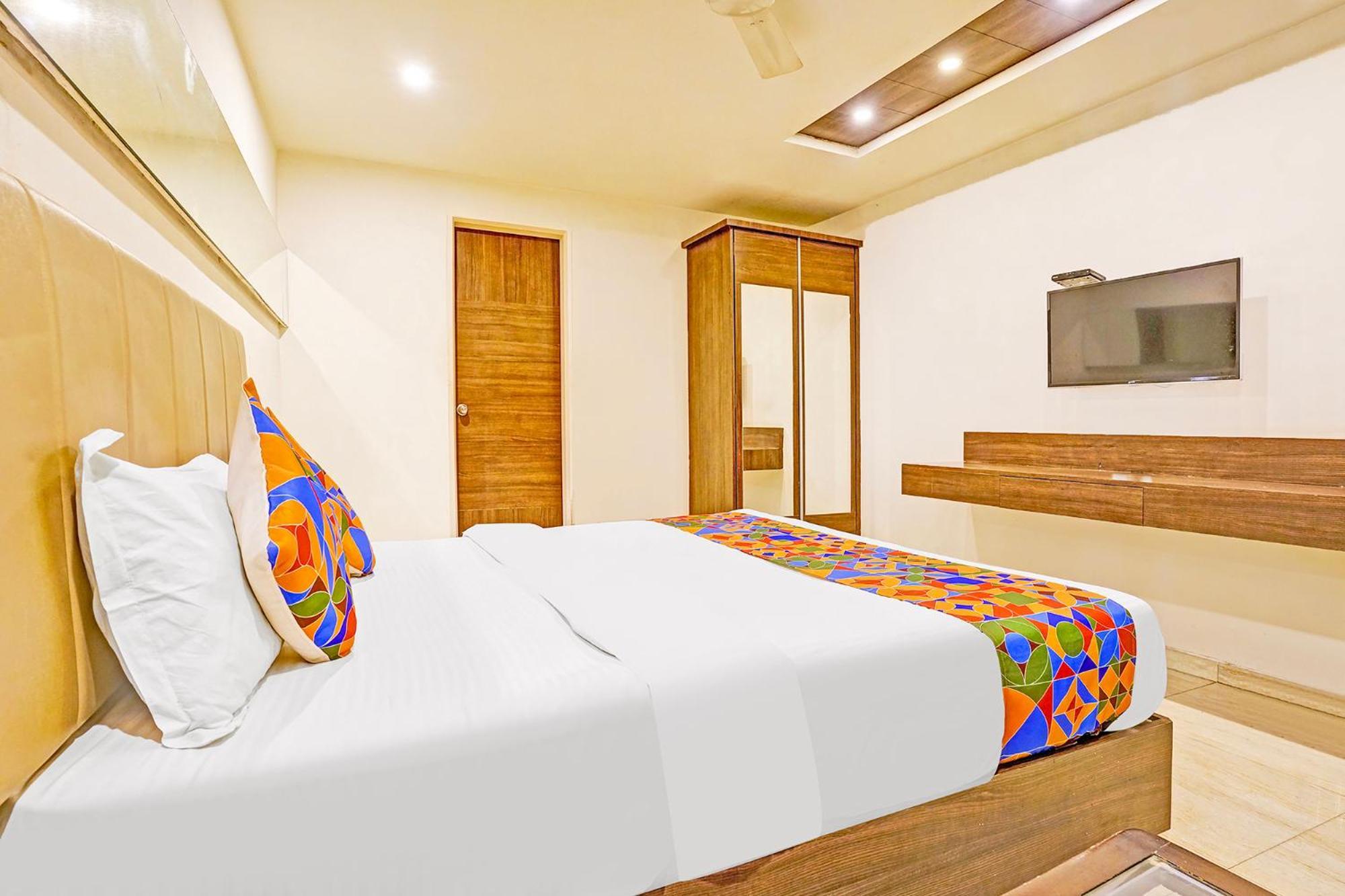 Hotel Skylight Vadodara Eksteriør bilde