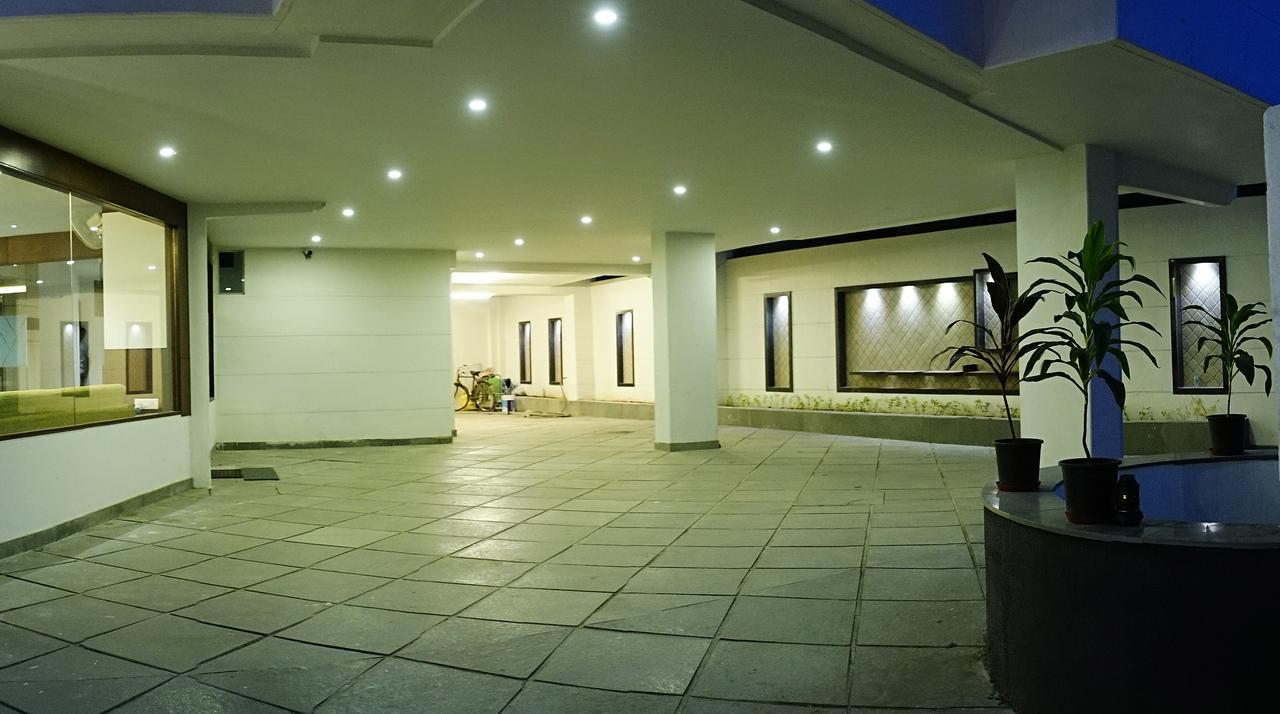 Hotel Skylight Vadodara Eksteriør bilde