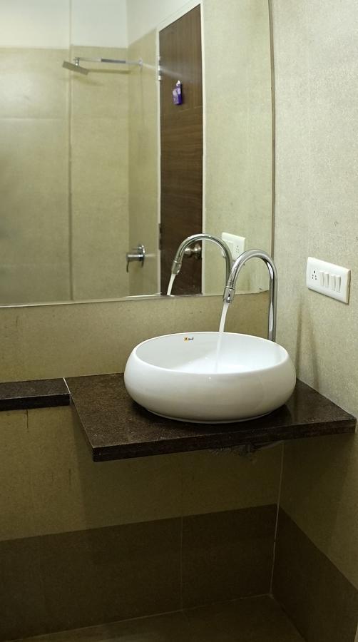Hotel Skylight Vadodara Eksteriør bilde