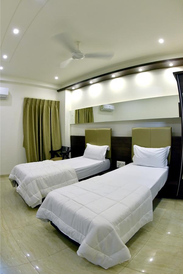 Hotel Skylight Vadodara Eksteriør bilde