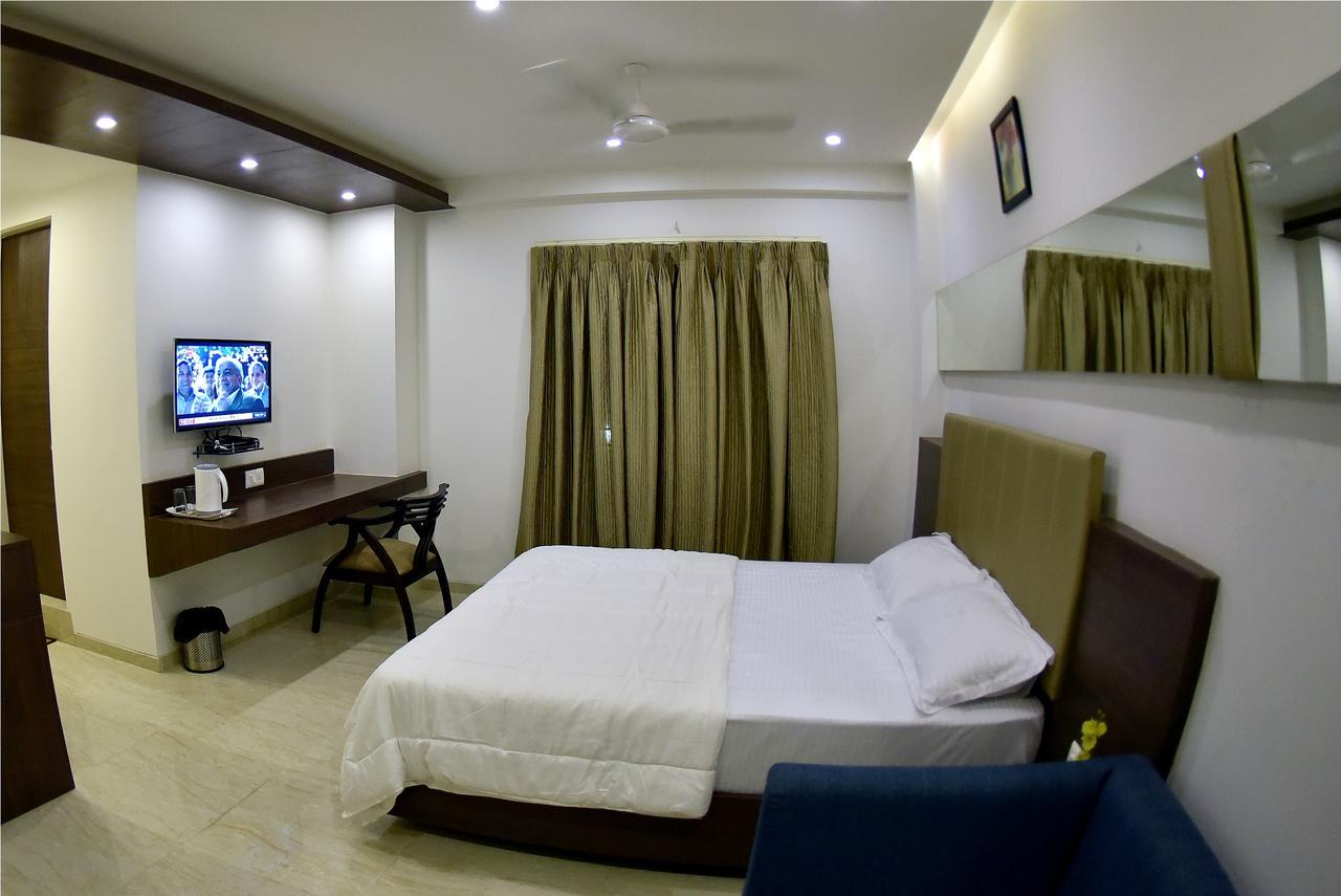 Hotel Skylight Vadodara Eksteriør bilde
